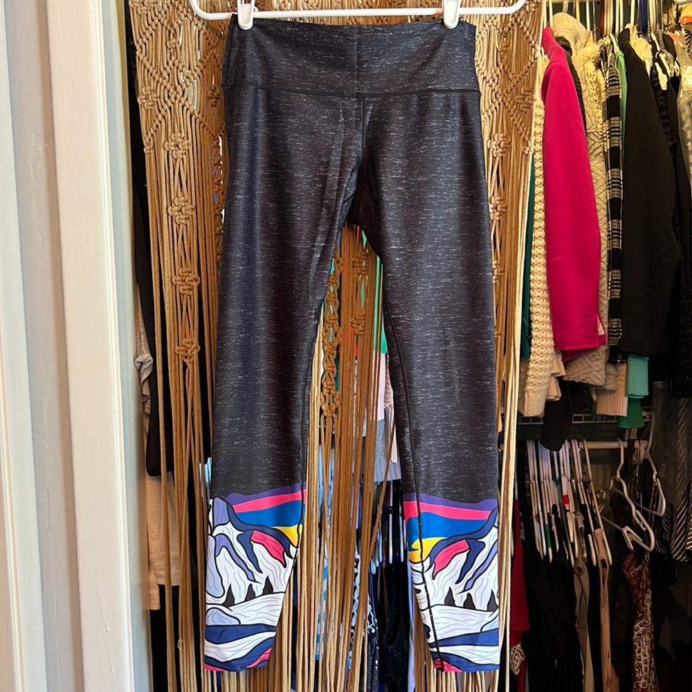 Comfortable stretchy workout leggings. Neat design and made in Colorado.
